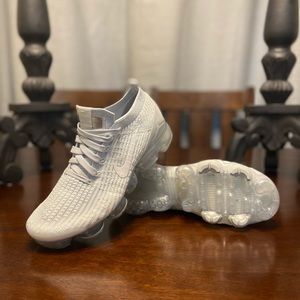 Brand New...Nike Womens Air VaporMax Flyknit 3